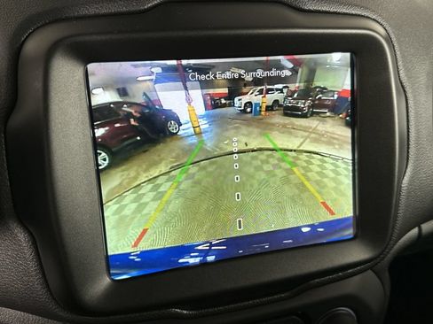 Used 2021 Jeep Renegade Latitude w/ Sun & Sound Group AWD/4WD image 18