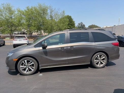 Used 2022 Honda Odyssey Touring image 2