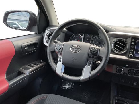 Used 2021 Toyota Tacoma SR5 AWD/4WD image 11