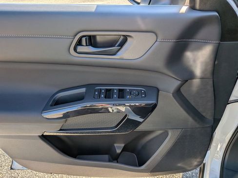 New 2026 Nissan Pathfinder SV image 12