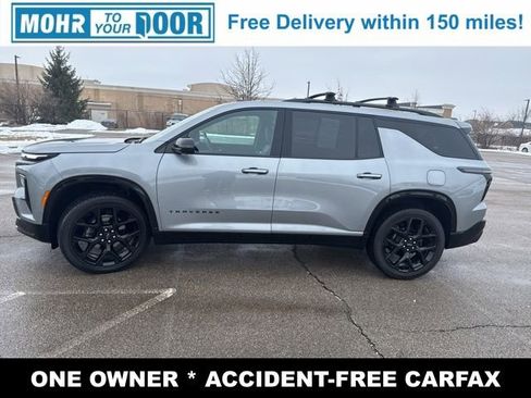 Used 2025 Chevrolet Traverse RS image 2