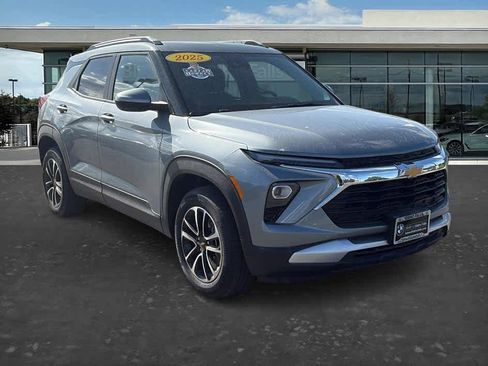 Used 2025 Chevrolet TrailBlazer LT AWD/4WD image 1