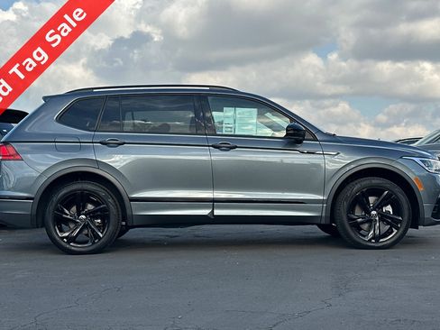 Certified 2024 Volkswagen Tiguan SE R-Line image 3