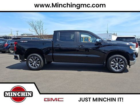 Used 2023 Chevrolet Suburban Premier AWD/4WD image 7