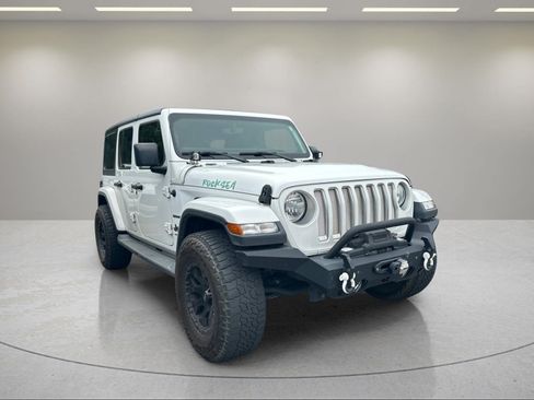 Used 2019 Jeep Wrangler Unlimited Sahara AWD/4WD image 2