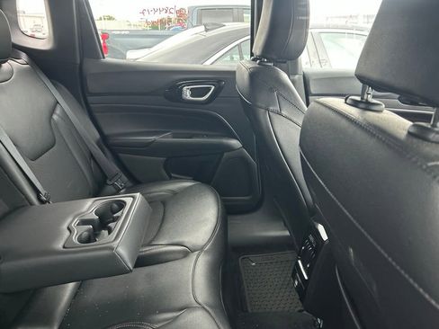 Used 2025 Jeep Compass Trailhawk AWD/4WD image 3