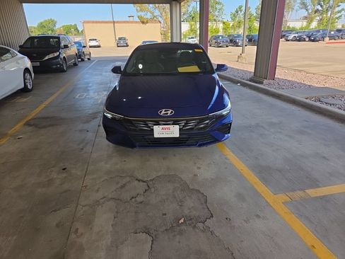 Used 2025 Hyundai Elantra SEL FWD image 5