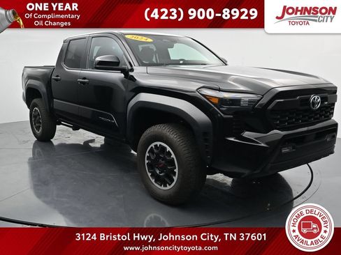 Used 2024 Toyota Tacoma TRD Off-Road AWD/4WD image 1