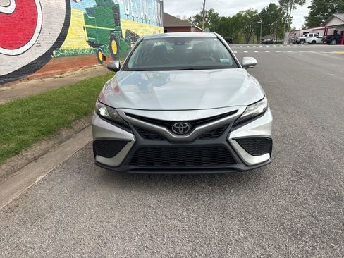 Used 2023 Toyota Camry SE FWD image 11