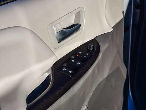 Certified 2017 Toyota Sienna LE image 26