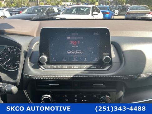 Used 2023 Nissan Rogue S FWD image 17