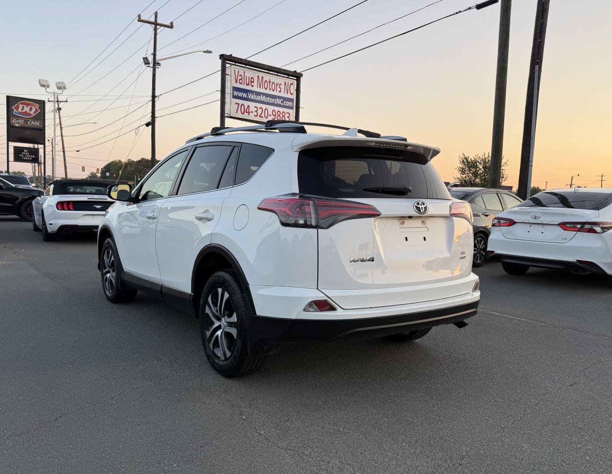 Used 2017 Toyota RAV4 LE w/ Carpet Mat Package AWD/4WD image 4