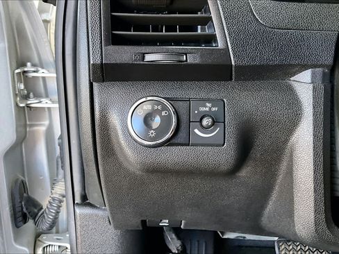 Used 2012 Chevrolet Traverse LT FWD image 31