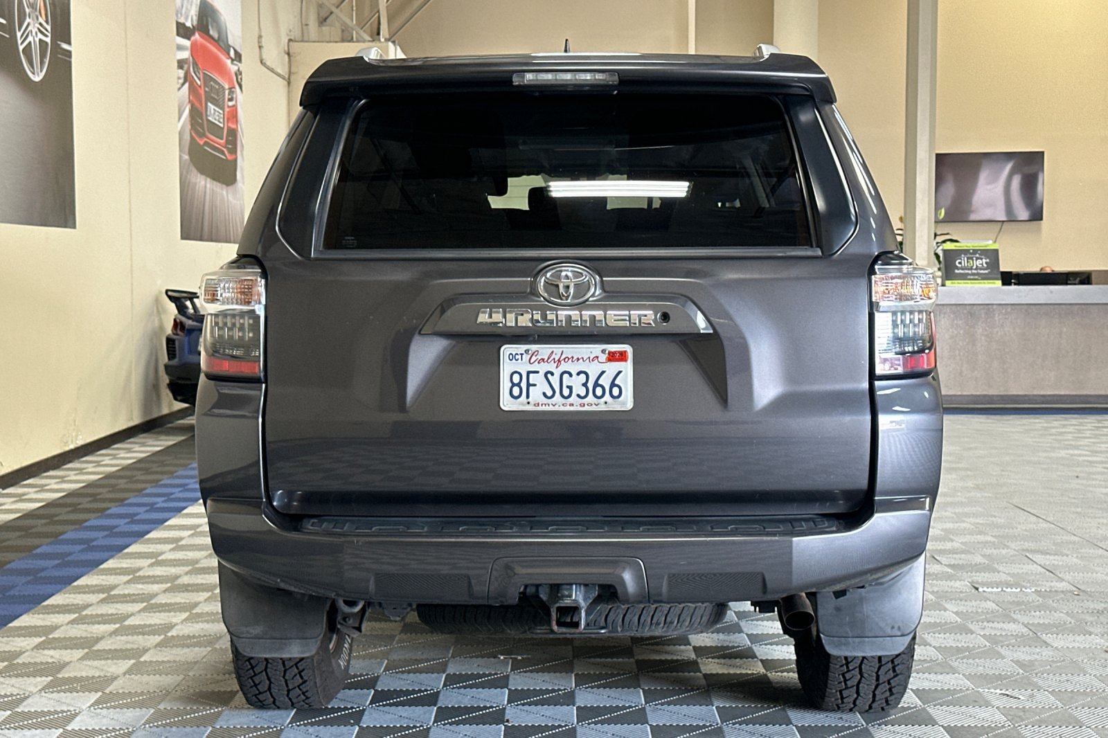 Used 2018 Toyota 4Runner SR5 AWD/4WD image 5