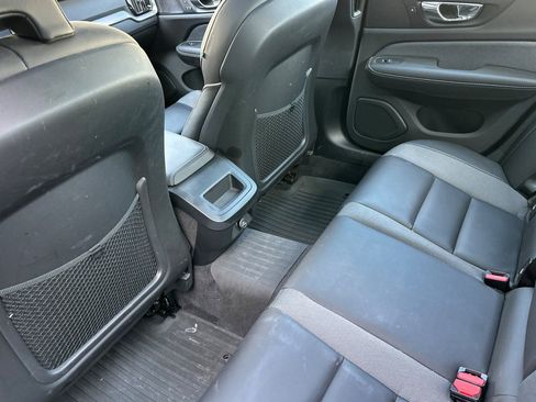 Used 2019 Volvo S60 T5 R-Design image 12