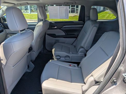 Used 2018 Toyota Highlander Limited AWD/4WD image 21