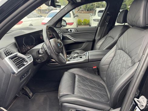 Used 2024 BMW X7 xDrive40i w/ M Sport Package AWD/4WD image 3