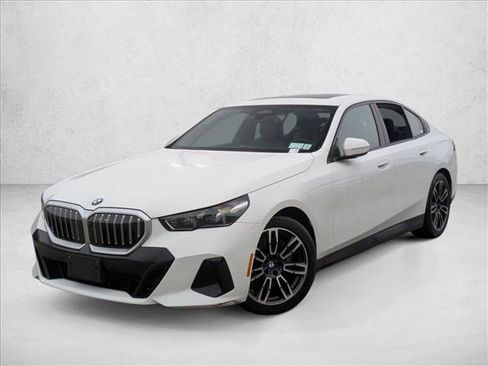 Used 2026 BMW 530i xDrive image 1