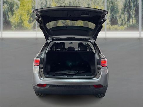 Used 2019 Jeep Compass Latitude w/ Cold Weather Group AWD/4WD image 13