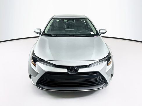 Used 2025 Toyota Corolla LE FWD image 2