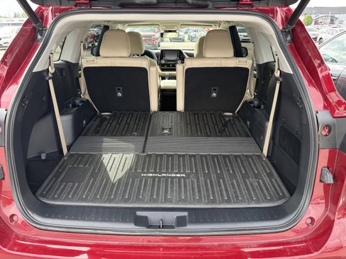 Used 2022 Toyota Highlander XLE image 8