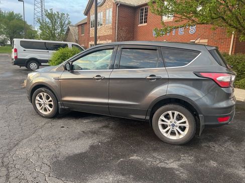 Used 2017 Ford Escape SE AWD/4WD image 12
