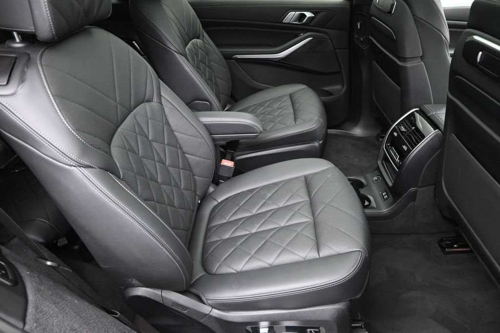 Used 2023 BMW X7 xDrive40i w/ M Sport Package AWD/4WD image 29