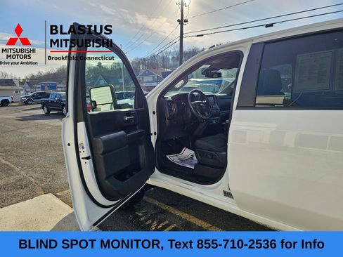 Used 2024 Chevrolet Silverado 2500 Custom w/ Custom Value Package image 9