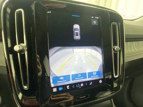 Used 2025 Volvo XC40 B5 Core image 26