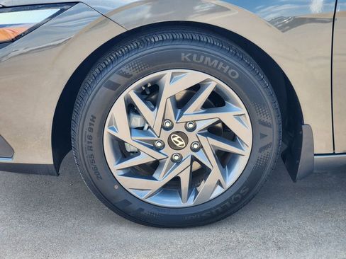 Used 2024 Hyundai Elantra SEL FWD image 10