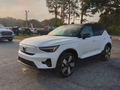 Used 2024 Volvo XC40 Recharge Plus w/ Protection Package Premier image 8