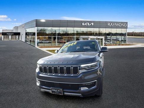 Used 2022 Jeep Wagoneer Series III AWD/4WD image 9