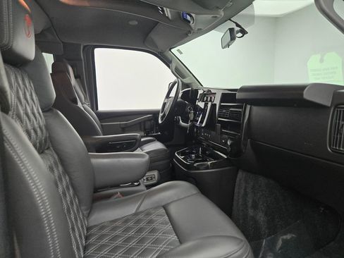 Used 2023 GMC Savana 2500 image 35