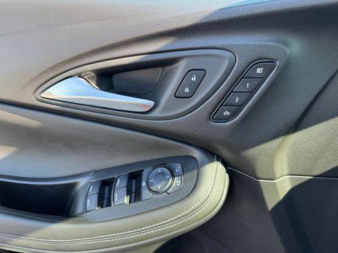 Used 2025 Buick Encore GX Avenir w/ Avenir Technology Package image 23