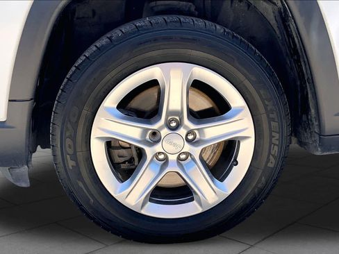 Used 2023 Jeep Compass Latitude AWD/4WD image 11