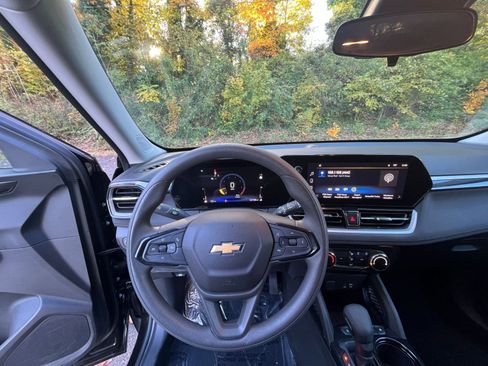 Used 2025 Chevrolet TrailBlazer LT image 30