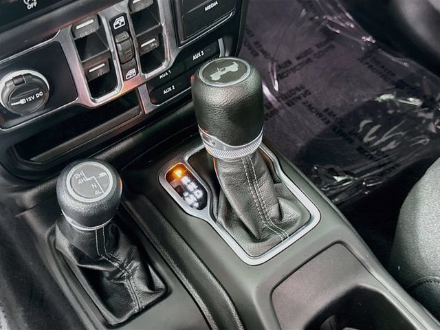 Used 2024 Jeep Wrangler Unlimited Sahara AWD/4WD image 16