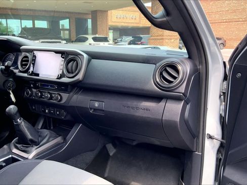 Used 2020 Toyota Tacoma TRD Sport w/ Advanced Technology Package AWD/4WD image 17