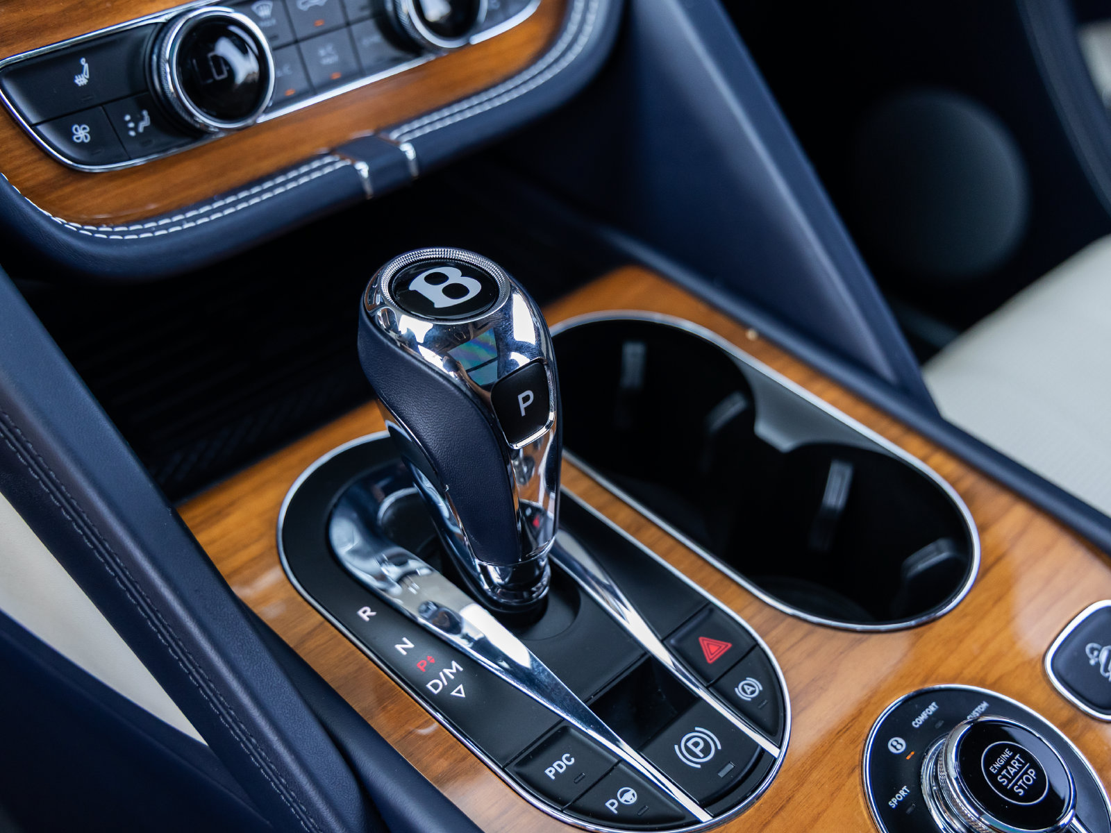 Used 2021 Bentley Bentayga AWD/4WD image 33