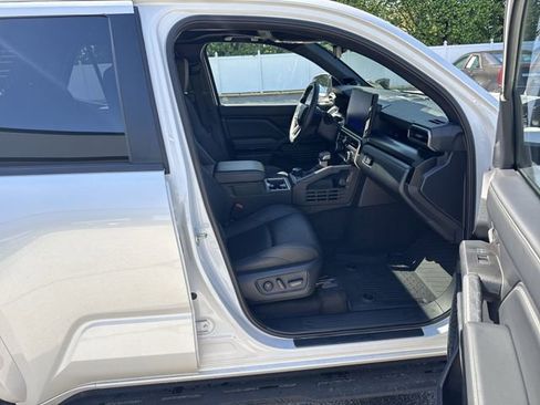 Used 2025 Toyota 4Runner Limited AWD/4WD image 29