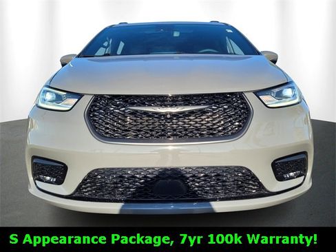 Used 2023 Chrysler Pacifica Touring-L w/ S Appearance Package image 2