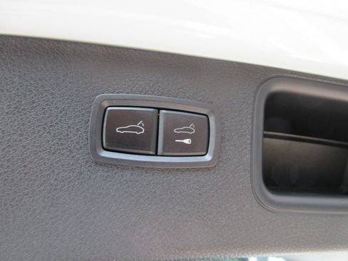 Used 2021 Porsche Macan AWD/4WD image 32