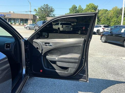 Used 2014 Dodge Charger SXT RWD image 31