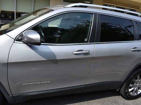 Used 2018 Jeep Cherokee Limited AWD/4WD image 57