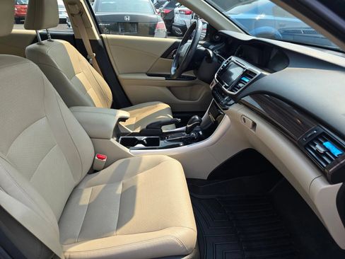 Used 2017 Honda Accord EX-L image 11