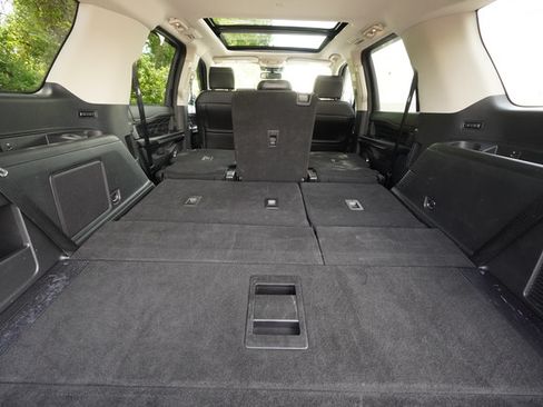 Used 2019 Ford Expedition Platinum RWD image 31
