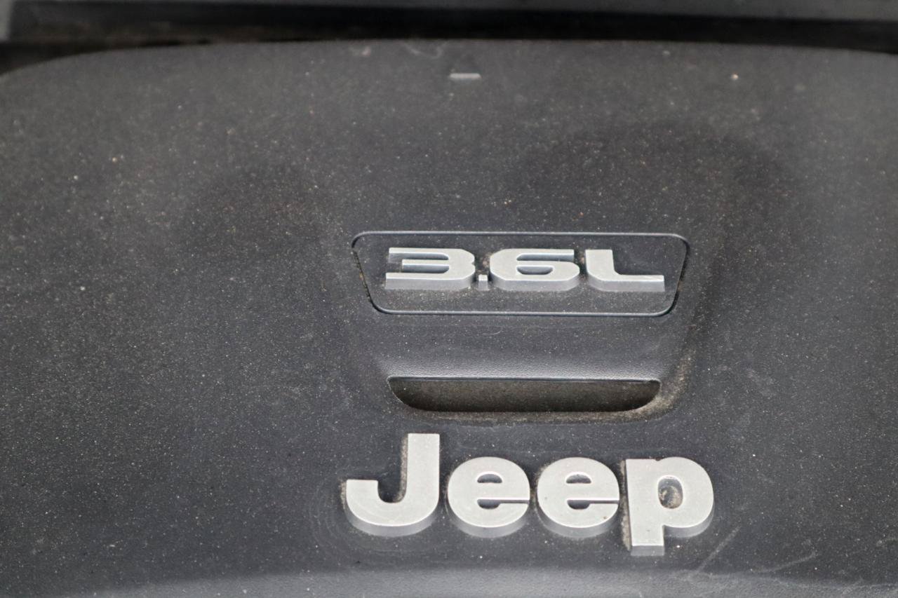 Used 2020 Jeep Wrangler Sport AWD/4WD image 34