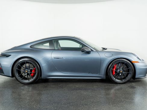 Used 2025 Porsche 911 Carrera 4 GTS image 3