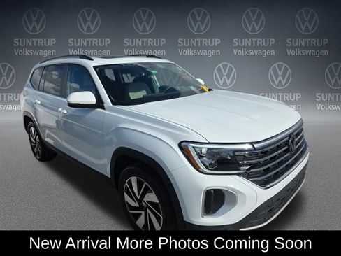 Used 2024 Volkswagen Atlas SE image 2