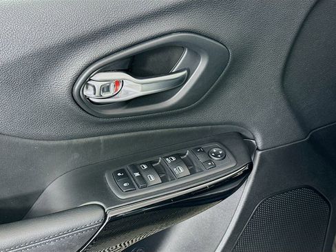 Used 2019 Jeep Cherokee Altitude image 17